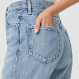 Pantalones rectos Sawer de la marca NY-2025-820, en color oscuro, con diseño clásico y bolsillos frontales y traseros.