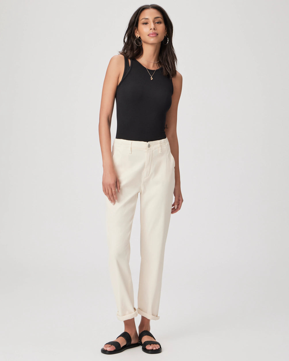 Pantalones Drew Starlight de la marca NY-2025-826, diseño moderno y cómodo, en color oscuro con detalles elegantes.
