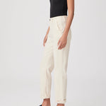 Pantalones Drew Starlight de la marca NY-2025-826 en color gris, con diseño moderno y ajuste cómodo.