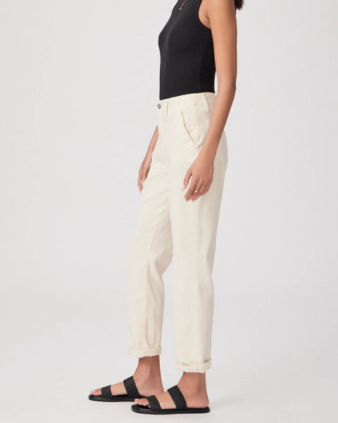 Pantalones Drew Starlight de la marca NY-2025-826 en color gris, con diseño moderno y ajuste cómodo.