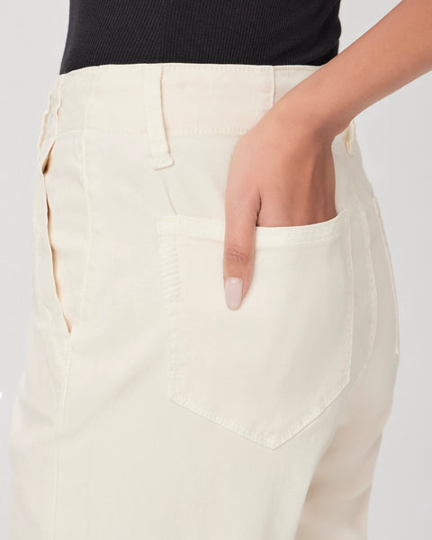 Pantalones Drew Starlight de la marca NY-2025-826 en color gris oscuro, vista frontal mostrando el diseño y ajuste.