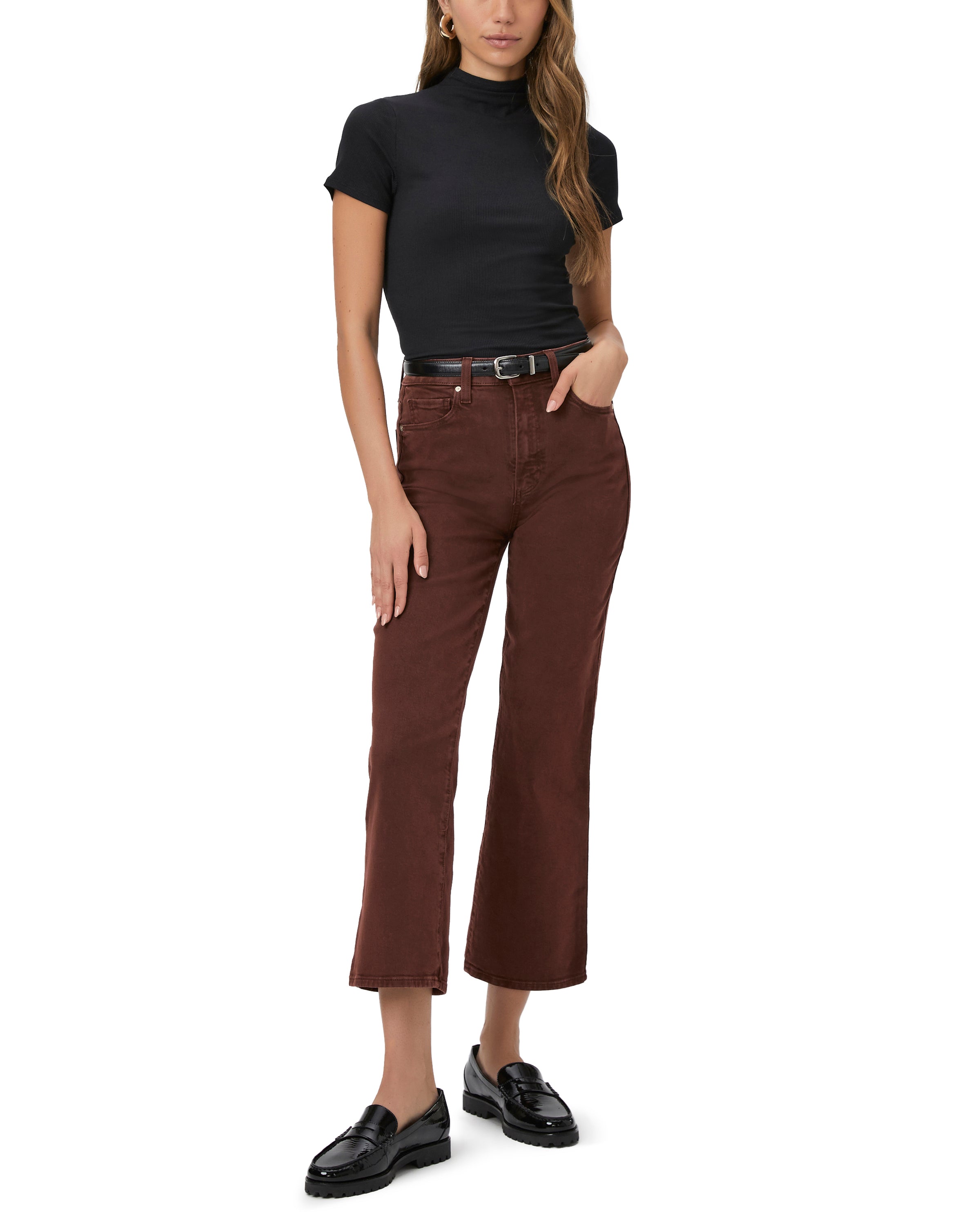 Pantalones de mezclilla cortados en flare por NY-2025-827, con diseño clásico y color azul.