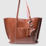 Accesorios Shopper Charo marrón de la marca AI-2025-102, bolso grande de bolso de mano con asa y detalles en cuero.