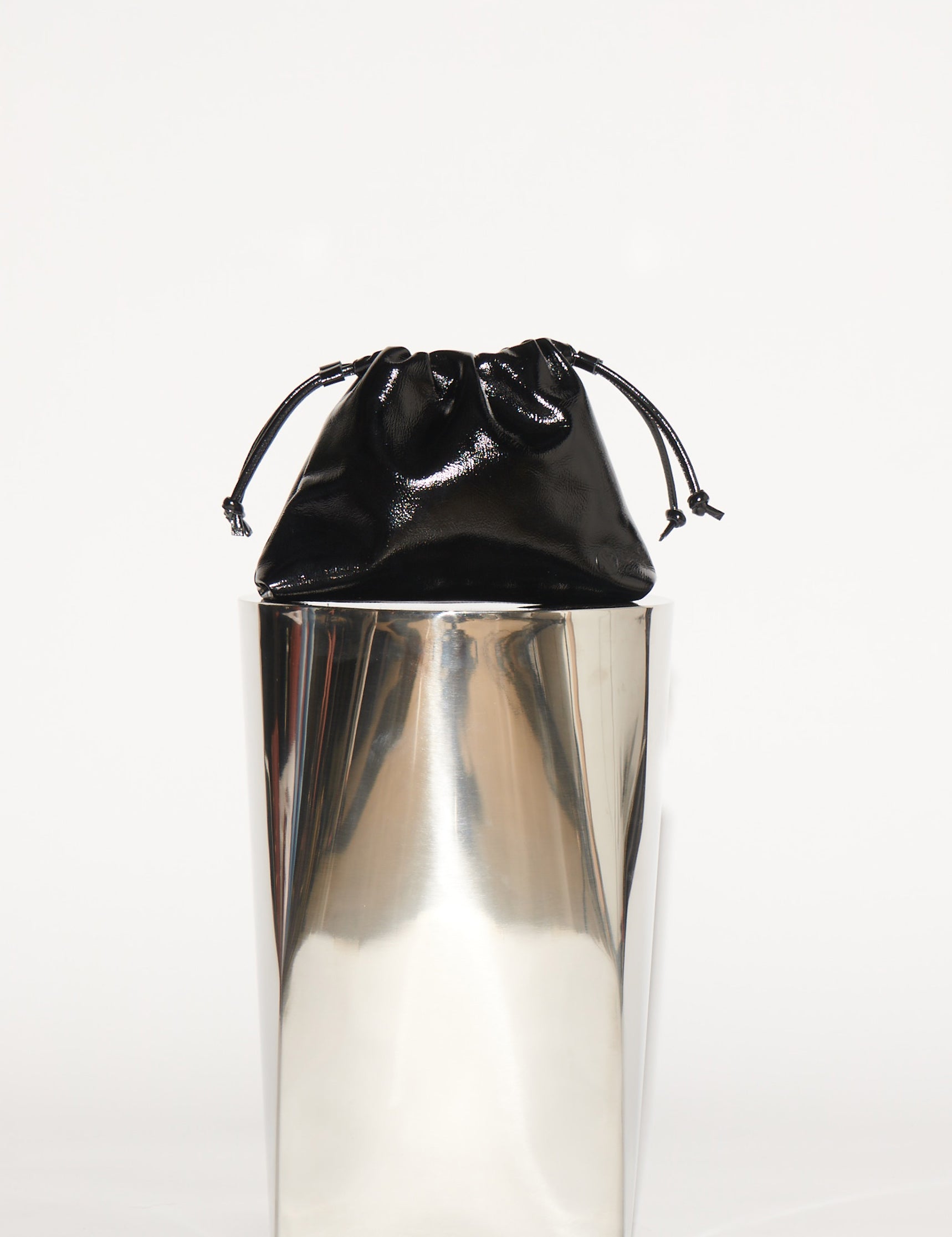 Mini bolso Anna negro de la marca AI-2026-200, cartera pequeña con diseño compacto y elegante.