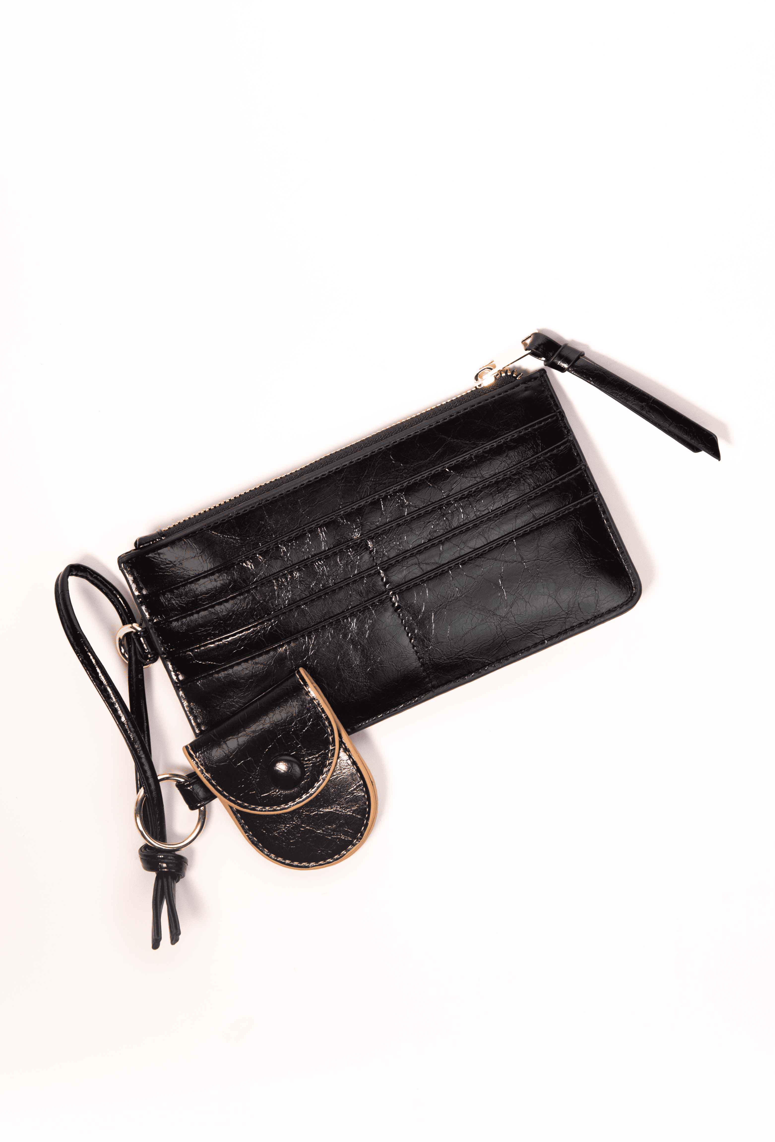 Billetera Isabelle negra de accesorios AI-2025-302 con diseño elegante y cierre compacto para tarjetas y dinero.