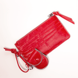 Billetera Isabelle en rojo de la marca AI-2025-301, accesorios con diseño elegante y cierre, vista frontal.