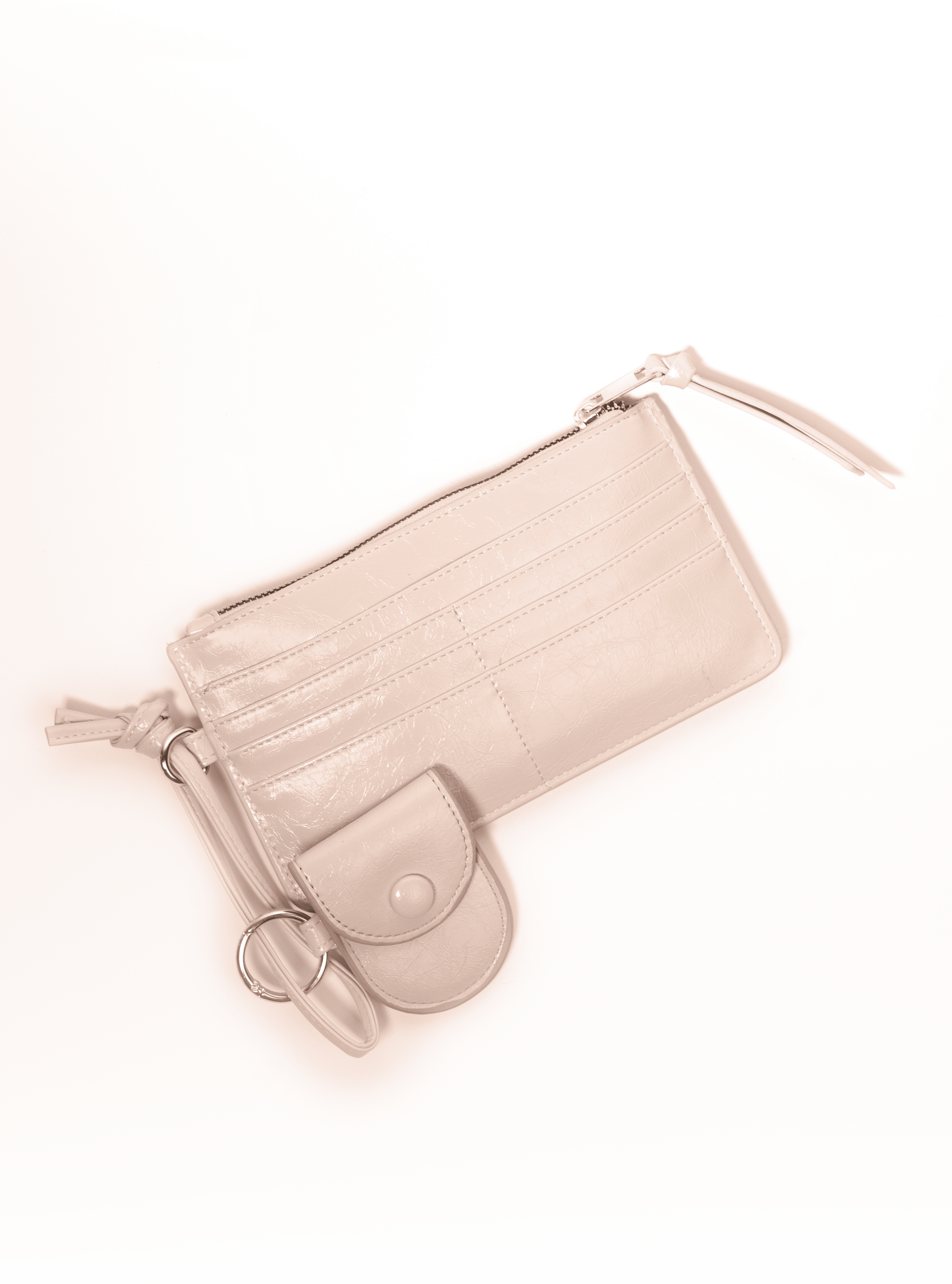 Billetera Isabelle Off White de la marca AI-2025-300, accesorio de moda elegante y moderna con detalles en blanco y diseño compacto.