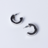 Aretes de aro Kolo en plata de la marca BV, accesorios elegantes y modernos para complementar cualquier estilo.