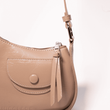 Bolso mini Stella taupe de la marca AI-2025-202, accesorio elegante con asa y diseño compacto en tono gris claro.