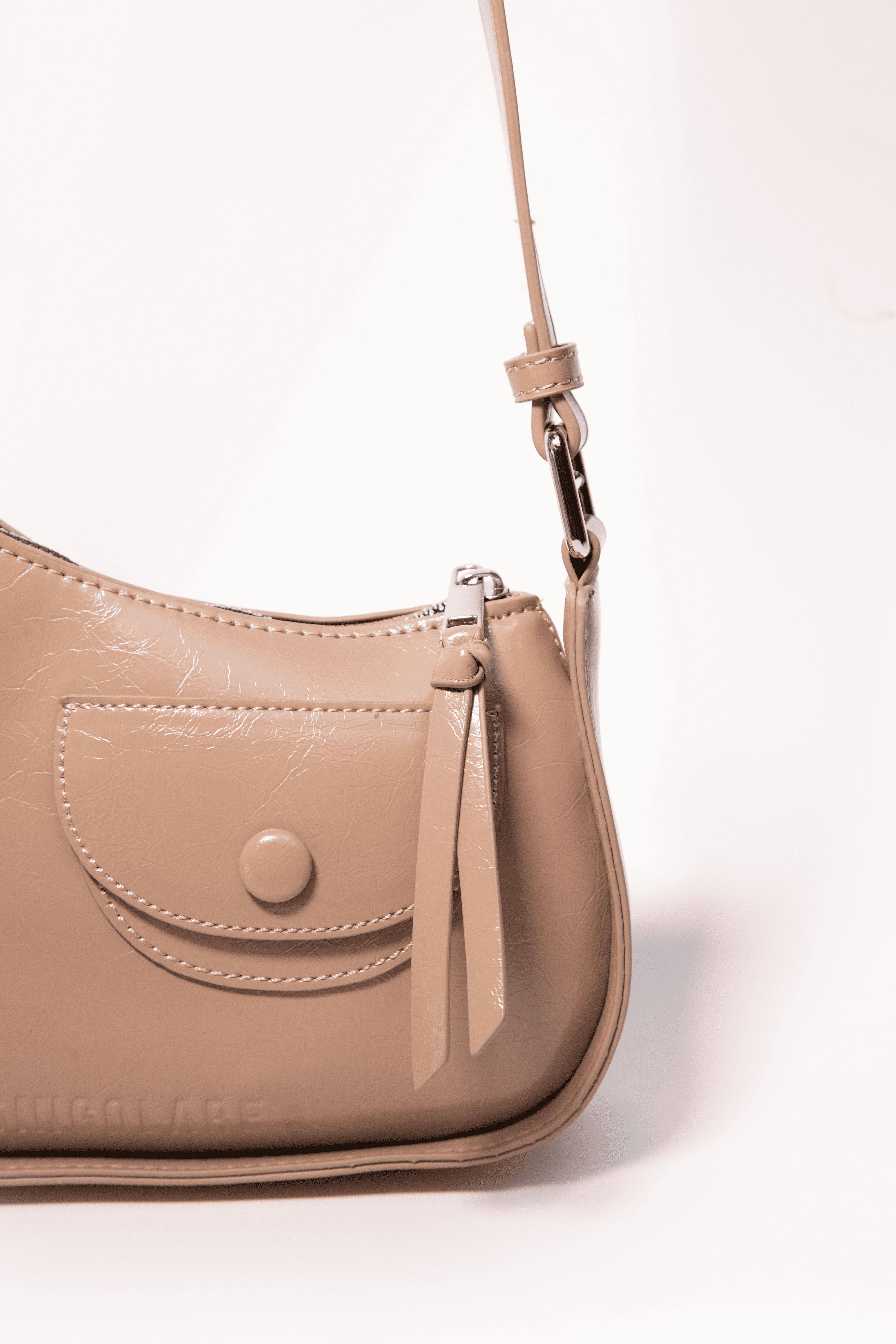Bolso mini Stella taupe de la marca AI-2025-202, accesorio elegante con asa y diseño compacto en tono gris claro.
