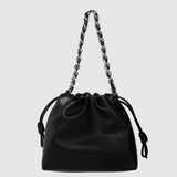 Clutch negra Emiky de la marca AV-2025-207, con diseño elegante y cierre en la parte superior, accesorios de moda.