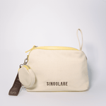 Accesorios cosmetiquero Mady beige de la marca AV-2025-503, estuche compacto y práctico para maquillaje y productos de belleza.