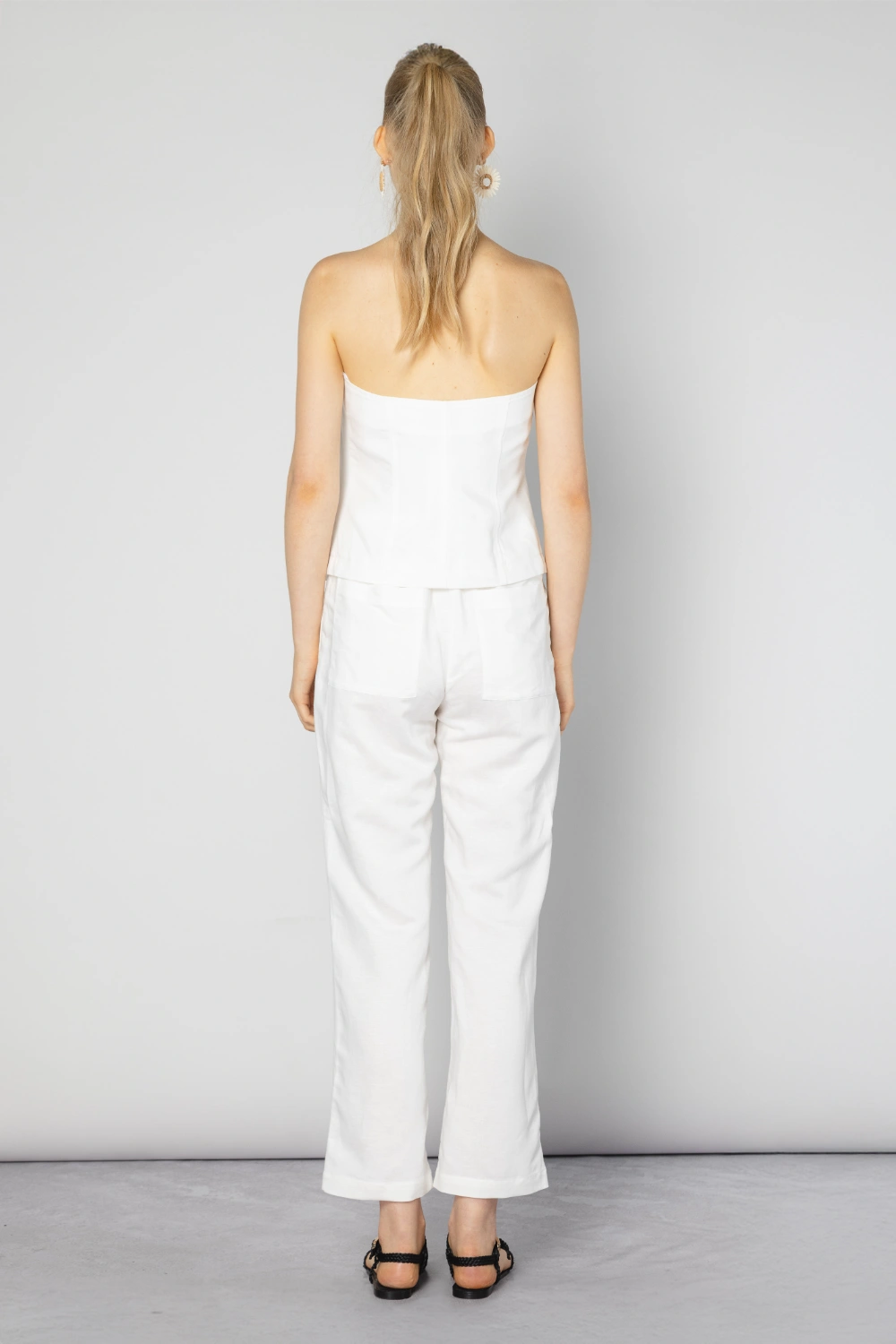 Top Onske Mulle de la marca CV-2025-650 en color crudo, con diseño de manga larga y detalles modernos.
