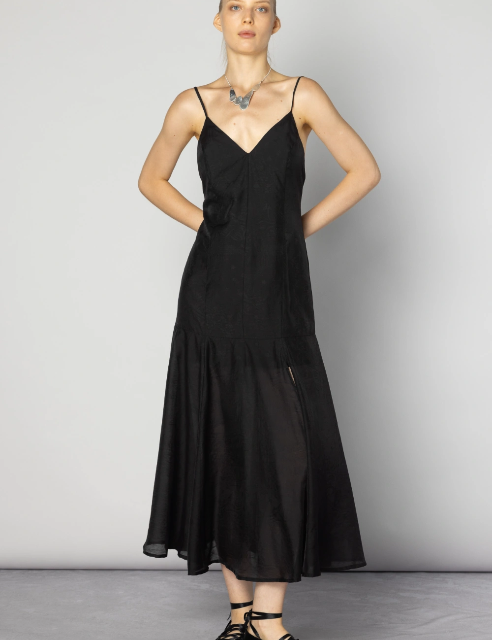 Vestido Berolige Bali en negro, estilo vestido y enterito de la marca CV-2025-750, diseño elegante y cómodo para mujer.