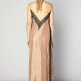 Vestido Alba Cupro en color salmón, vestido de mujer de la marca CV-2025-751 con diseño elegante y estilo moderno.
