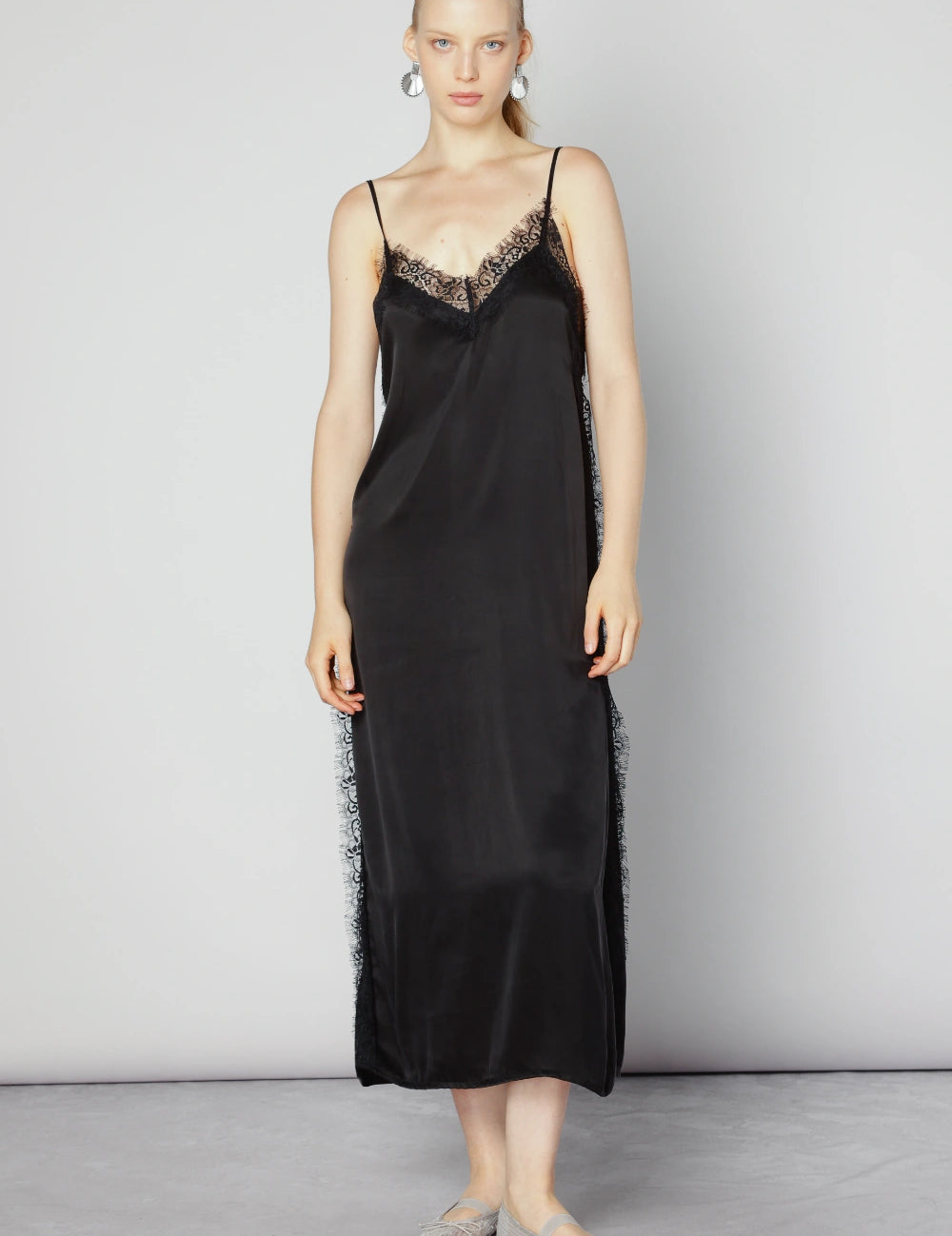 Vestido Alba Cupro de la marca CV-2025-751, vestido elegante de tela suave con diseño moderno y corte favorecedor.
