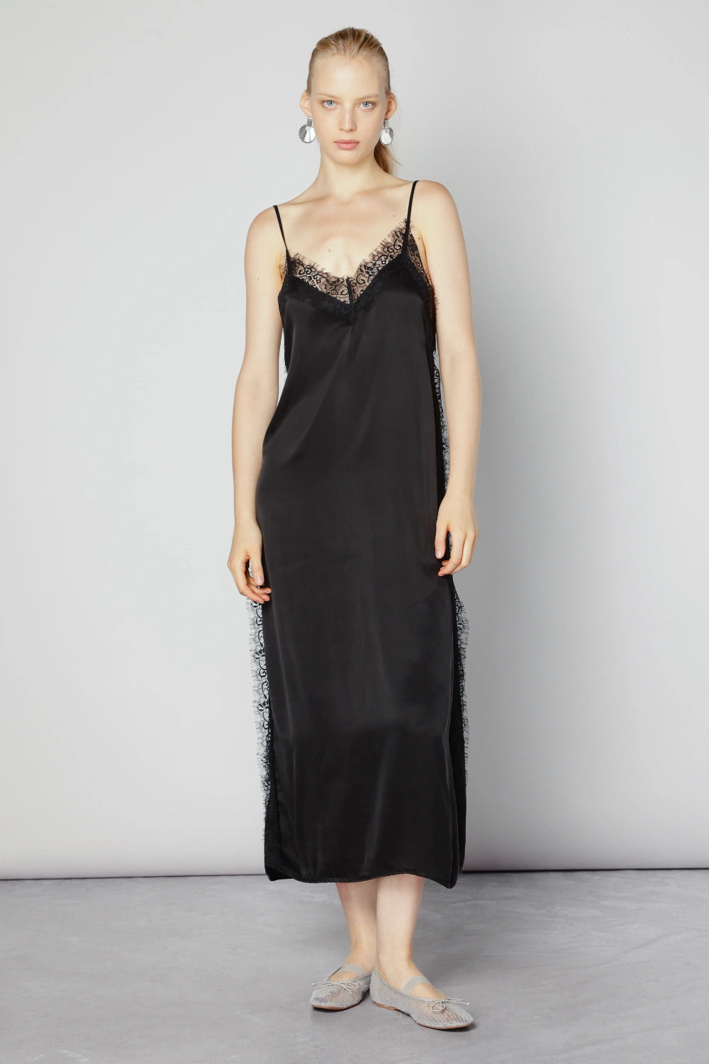 Vestido Alba Cupro de la marca CV-2025-751, vestido elegante de tela suave con diseño moderno y corte favorecedor.