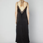 Vestido Alba Cupro de la marca CV-2025-751, vestido elegante de tela suave y corte moderno, en color neutro.