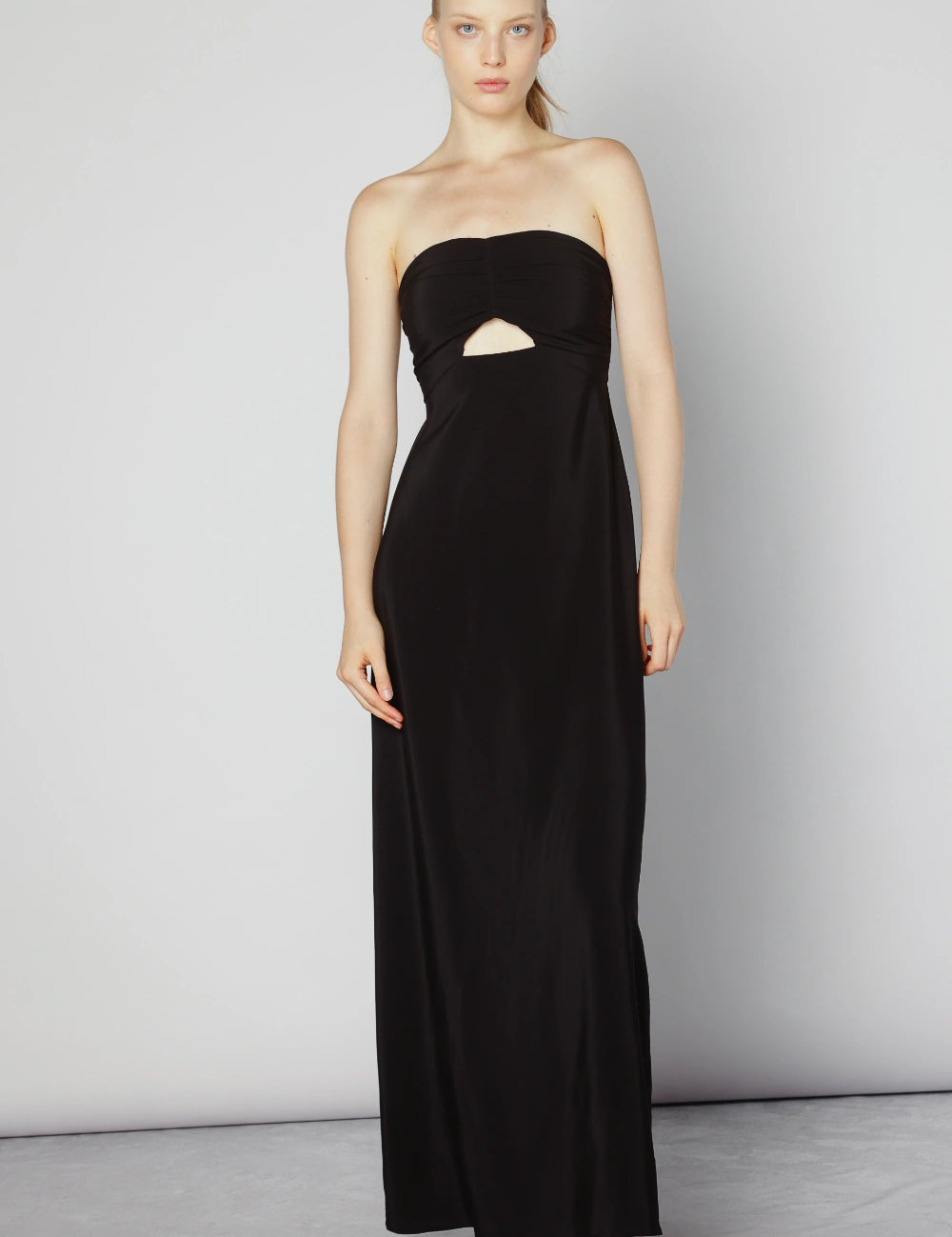Vestido Silve Roud de la marca CV-2025-754, vestido elegante para mujer, con detalles en la tela y diseño moderno.