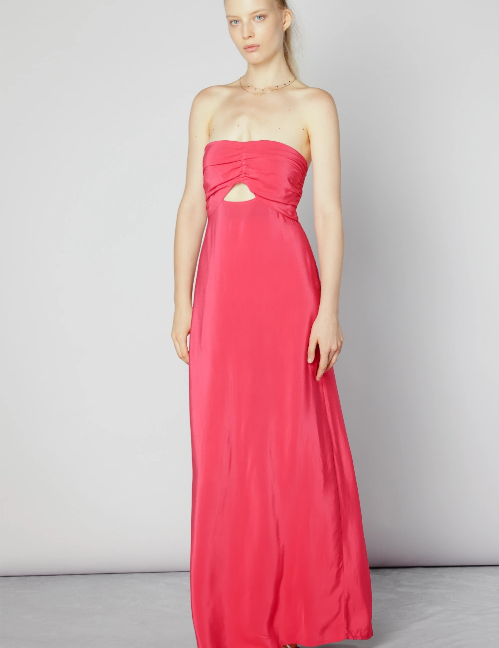 Vestido Silve Roud en color rojo, vestido de la colección CV-2025-754, con diseño elegante y detalles en la imagen.