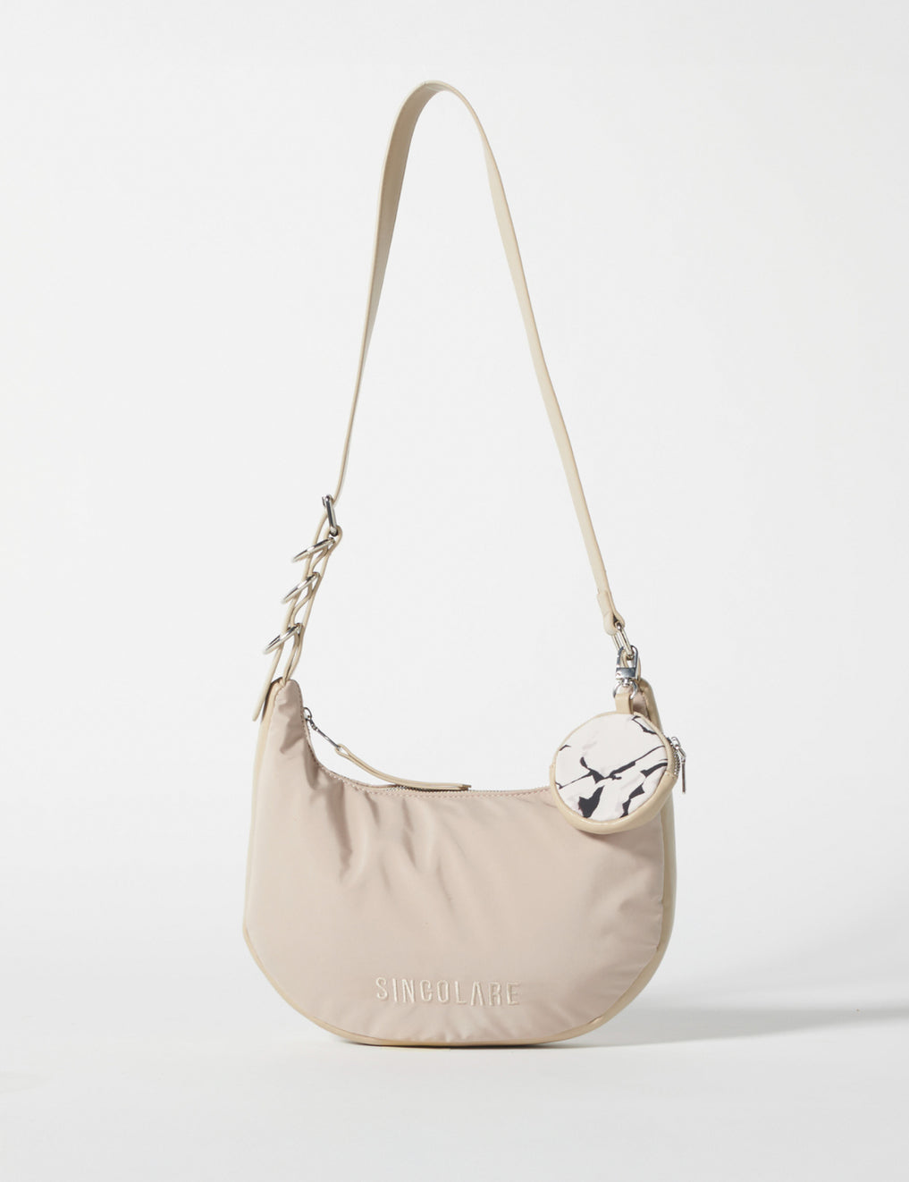 Cartera bandolera Vicky beige de la marca AV-2026-203, estilo elegante en carteras y buckets, visible con detalles de costura y asas.