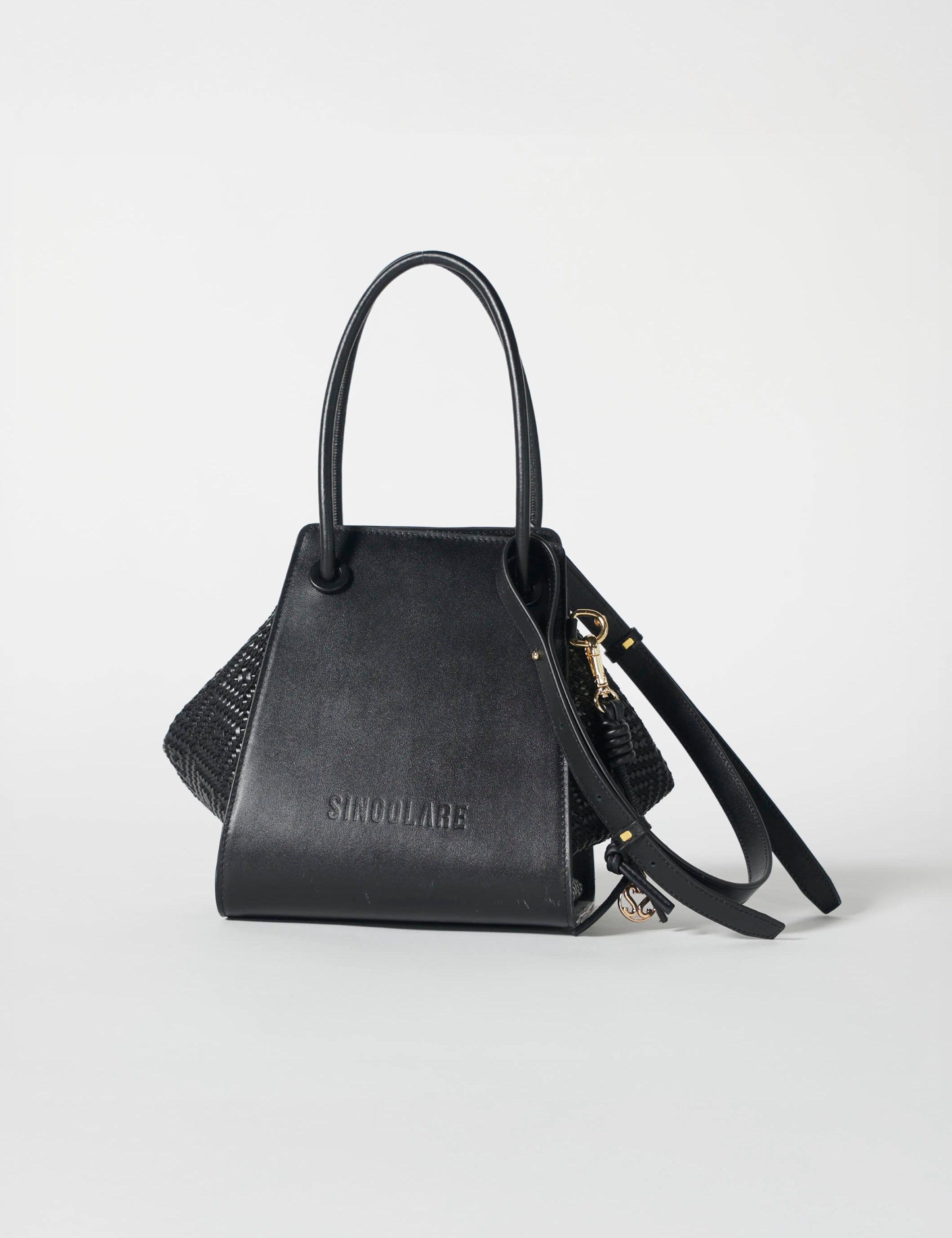 Cartera Dolores negra de la marca AV-2026-209, bolso de billetera y estuche en cuero con detalles elegantes.