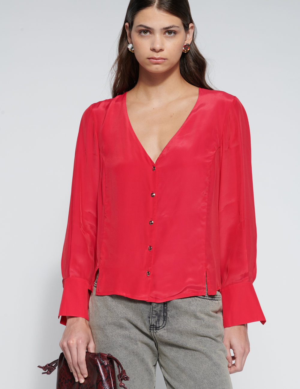 Blusa roja de la marca EI-2026-606, estilo casual con mangas largas y cuello redondo, para un look elegante y cómodo.