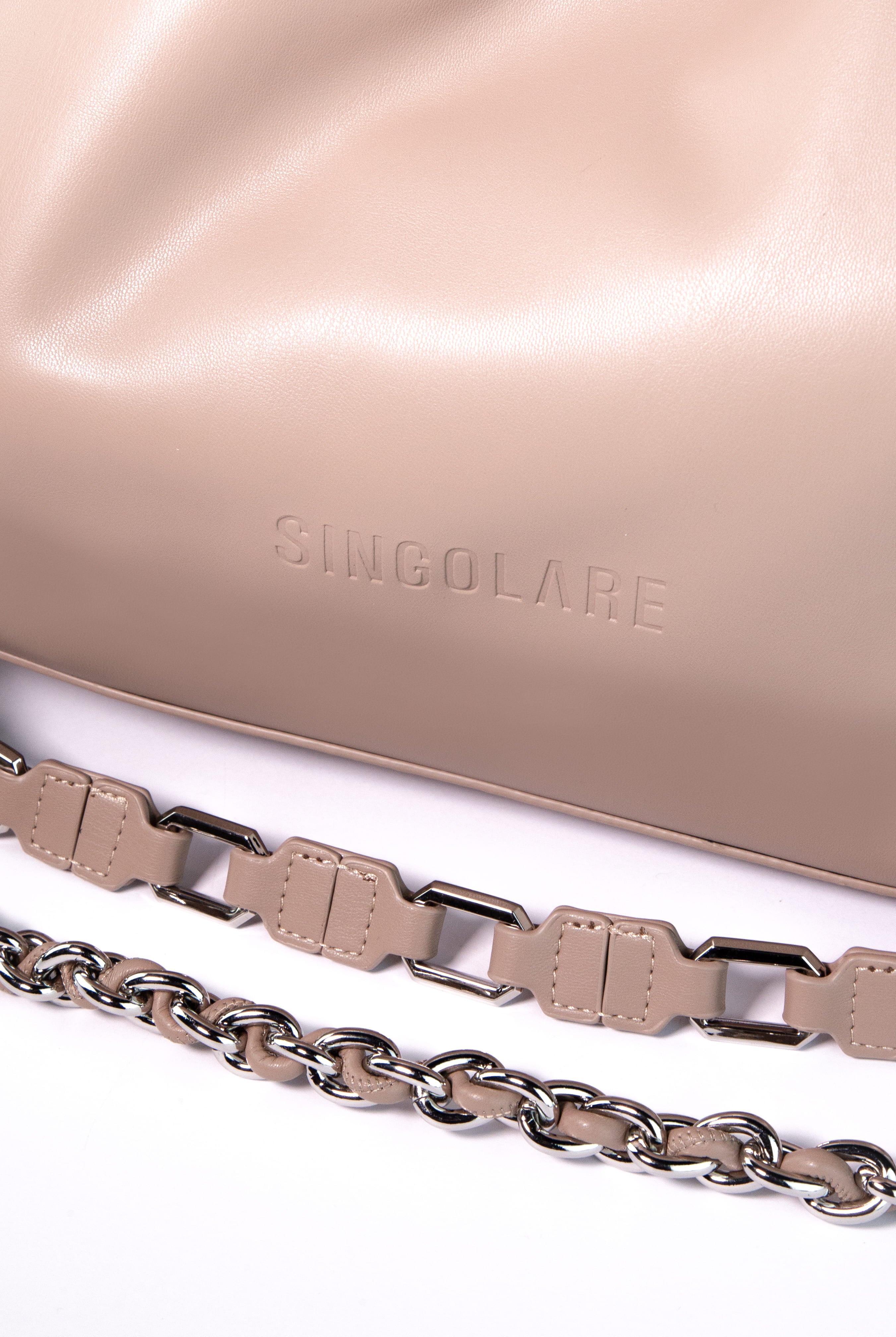 Accesorios Shopper Rock beige de la marca AV-2025-201, bolso de mano con detalles elegantes y asas en la imagen.
