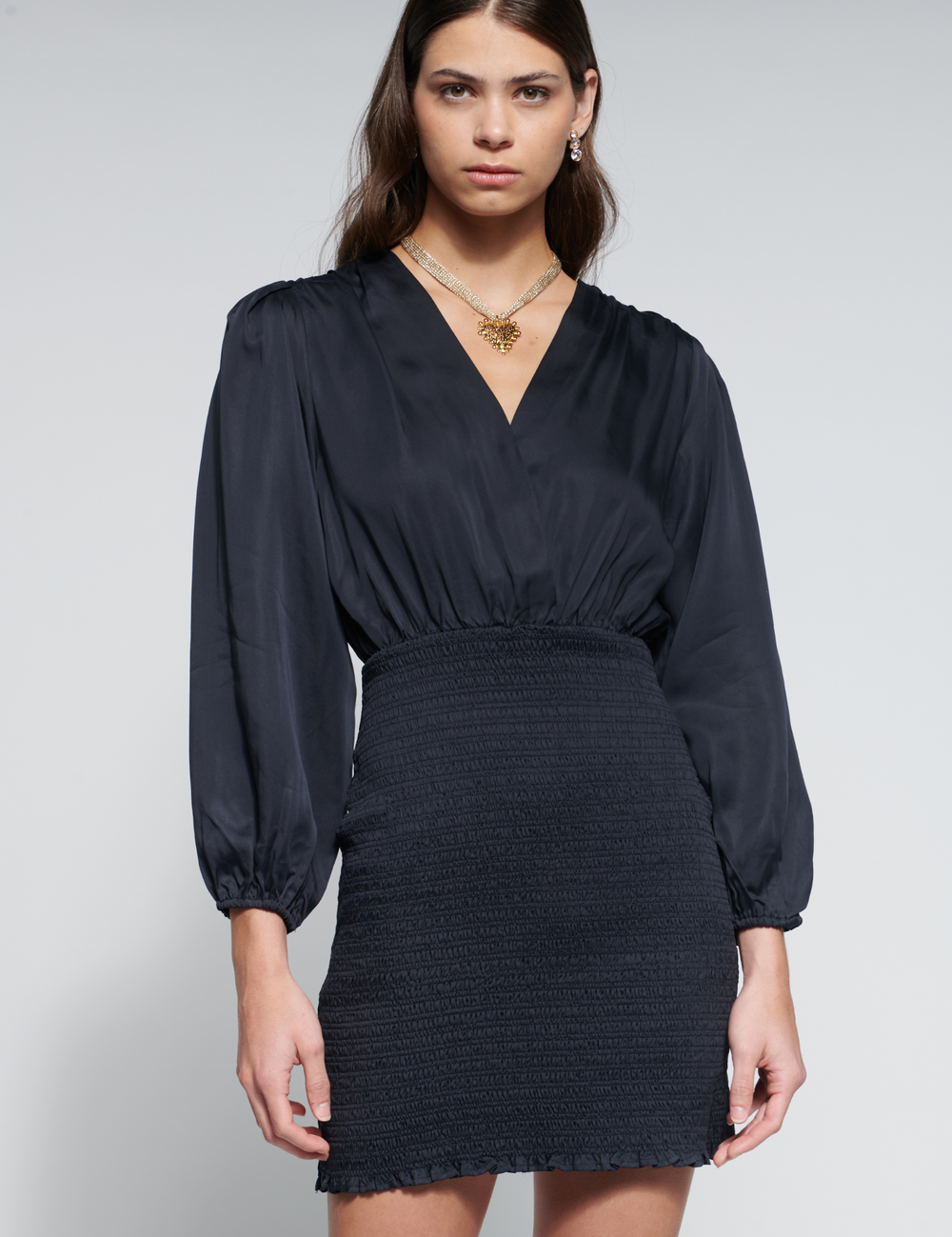 Vestido borgoña azul de la marca FI-2026-701, vestido elegante con detalles en tela de alta calidad.