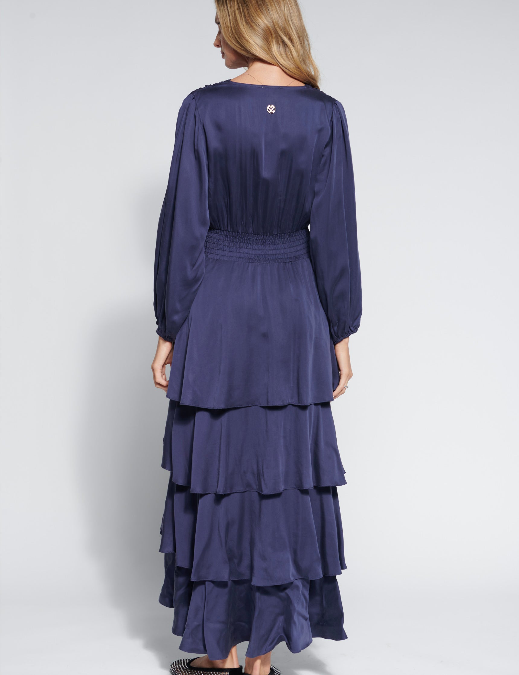 Vestido Oceans Blue de la marca FI-2026-705 en color azul, vestido elegante para ocasiones especiales, con detalles en tela ligera.