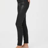 Jeans ajustados de piel sintética negra con recubrimiento Luxe de la marca NY-2021-800, estilo tobillo Hoxton en la imagen.