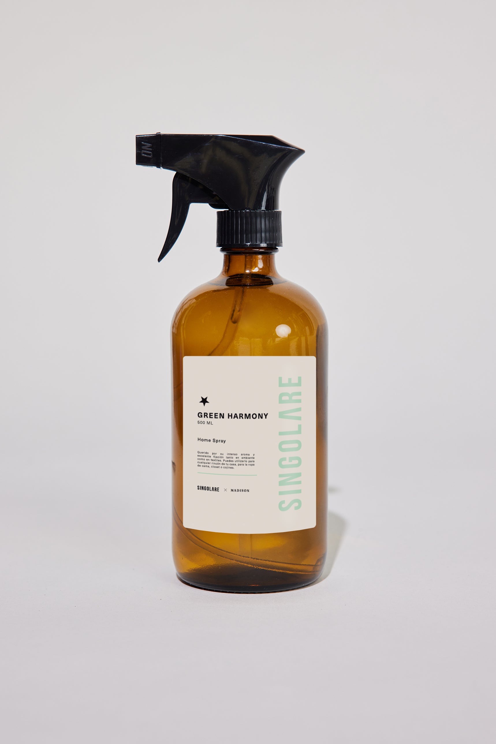 Spray ambientador para el hogar de 500 ml en botella verde, marca MS-0000-111, aroma armonía para ambientes frescos.
