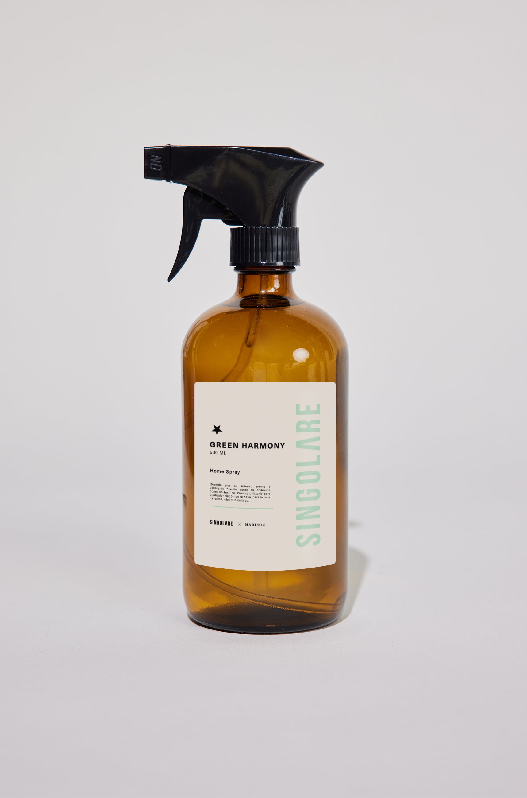 Spray ambientador para el hogar de 500 ml en botella verde, marca MS-0000-111, aroma armonía para ambientes frescos.