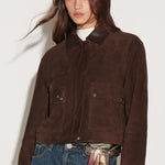 Chaqueta Palermo café de la marca I-2026-925, abrigo de estilo casual con cierre y bolsillos, vista frontal en color marrón.