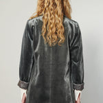 Chaqueta blazer Zulmi verde de la marca O-2025-903, vista frontal con estilo moderno y detalles elegantes.
