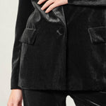 Chaqueta blazer Zulmi en negro de la marca O-2025-903, vista frontal con diseño elegante y detalles modernos.