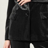 Chaqueta blazer Zulmi en negro de la marca O-2025-903, vista frontal con diseño elegante y detalles modernos.