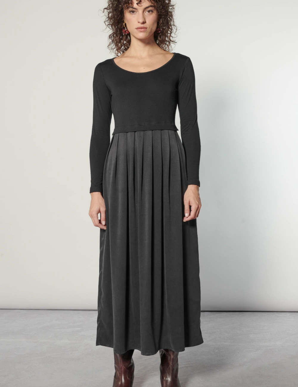 Vestido Zammy de la marca I-2025-724, vestido de moda con diseño elegante y moderno, color y detalles visibles en la imagen.