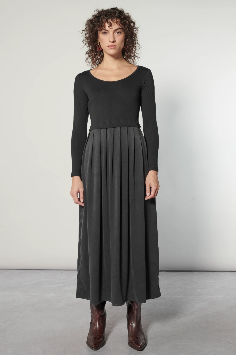 Vestido Zammy de la marca I-2025-724, vestido de moda con diseño elegante y moderno, color y detalles visibles en la imagen.