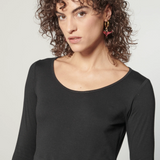 Vestido Zammy de la marca I-2025-724, vestido elegante con detalles en la parte superior y falda fluida en color neutro.