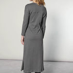 Vestido Zefir de la marca I-2025-723, vestido largo con diseño elegante y detalles en tonos suaves.
