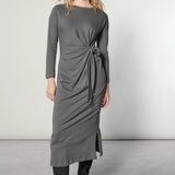 Vestido Zefir de la marca I-2025-723, diseño elegante en tonos suaves, con detalles de tela y estilo femenino.