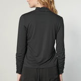 Blusa Beatle Joy de la marca EI-2025-503 en color blanco, con diseño moderno y detalles de moda, vista frontal en la imagen.