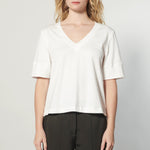 Polera Cassie de la marca EI-2025-501, blusa de manga larga en color azul con detalles en el cuello y puños.