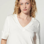 Polera Cassie de la marca EI-2025-501, blusa de manga larga en color neutro, con diseño sencillo y cómodo para uso diario.
