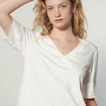 Polera Cassie de la marca EI-2025-501, blusa de manga larga en color beige con diseño moderno y cómodo.