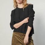 Blusa Muse de la marca I-2024-638, estilo casual con manga larga y estampado floral en tonos suaves, vista frontal.