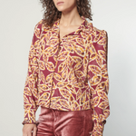 Blusa Mavi de la marca I-2025-632, con diseño elegante y detalles en la tela, en color azul claro.