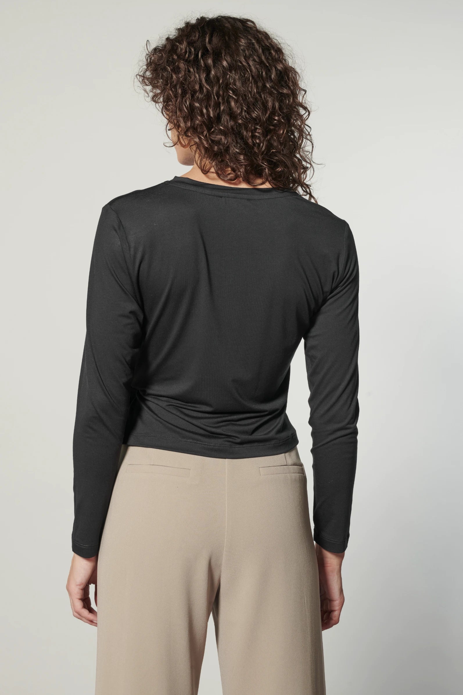 Polera Fraise de la marca I-2025-532, blusa de manga larga con diseño floral en colores vibrantes.