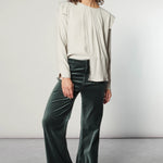 Blusa Muse de la marca I-2024-638, vista frontal con detalles de manga larga y diseño elegante en color neutro.